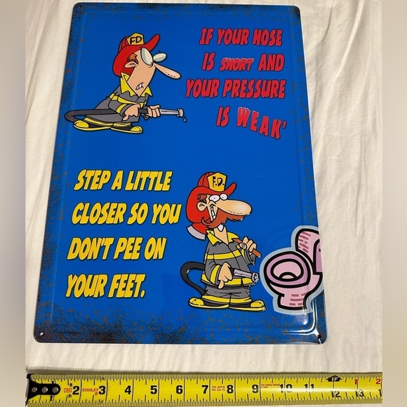 Funny wall art. “Don't Pee on Your Feet” Sign - Picture 3 of 4